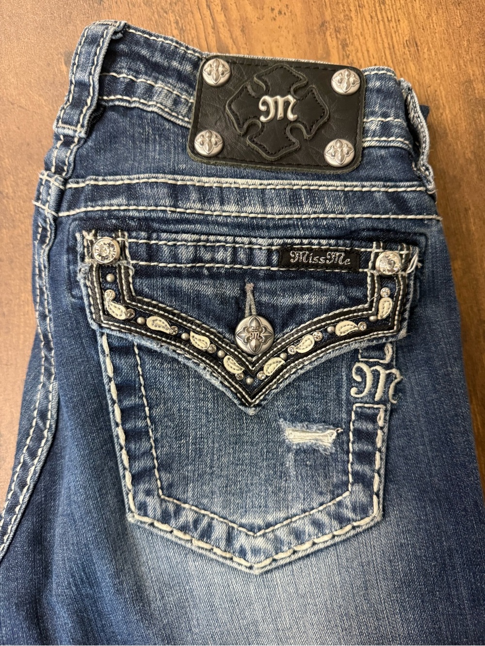 Miss Me Women's Blue Embellished Signature Straight Jeans Size 26